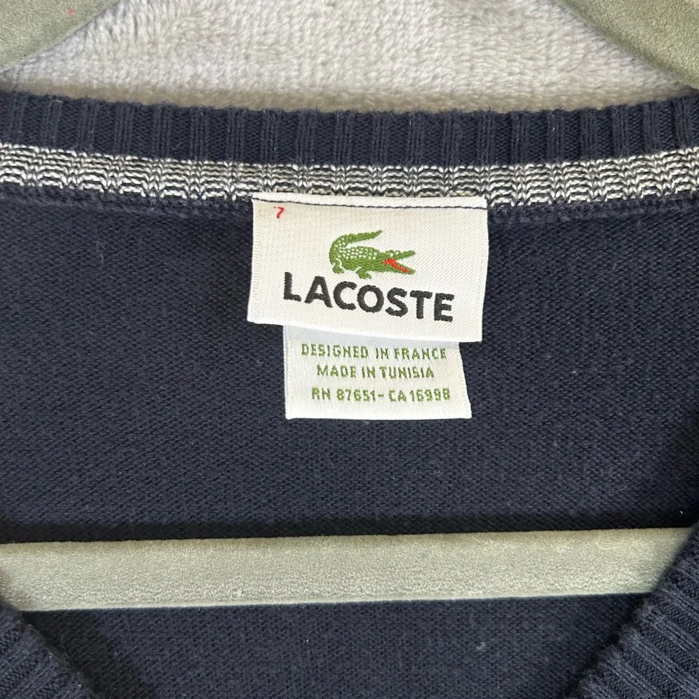 Lacoste men’s v- neck navy blue pullover cotton sweater - Picture 4 of 10